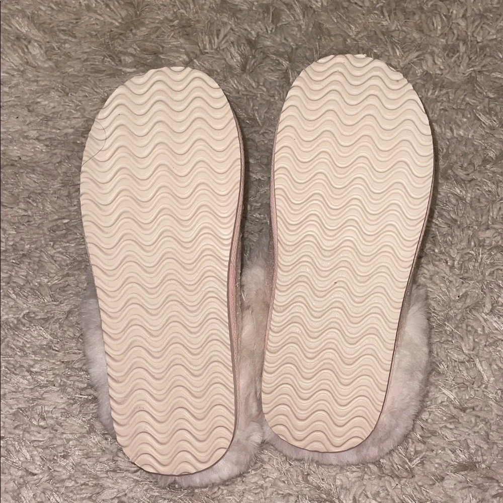 American Eagle Pink Grinch Slippers - Picture 3 of 3